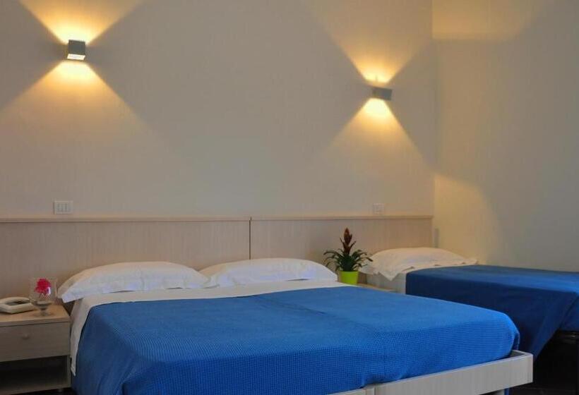 Трехместный Superior Вид на Море, Albergo Riviera Spineta