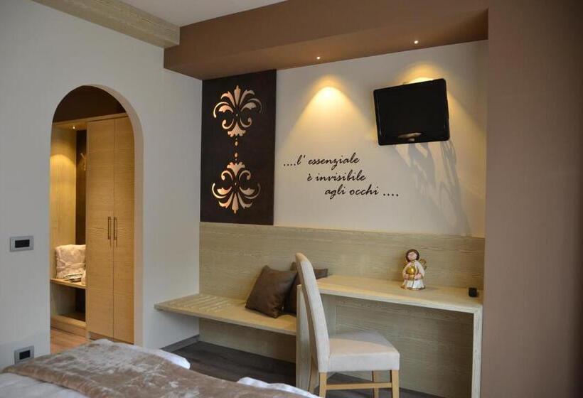 コンフォートルーム, Azola