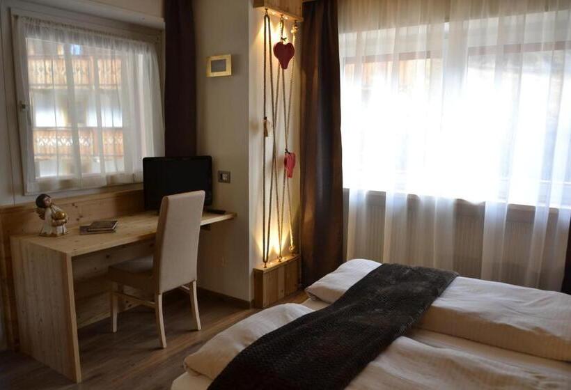 コンフォートルーム, Azola