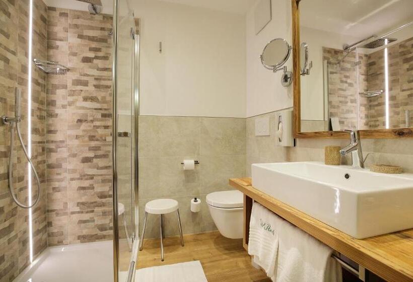 コンフォートルーム, Azola