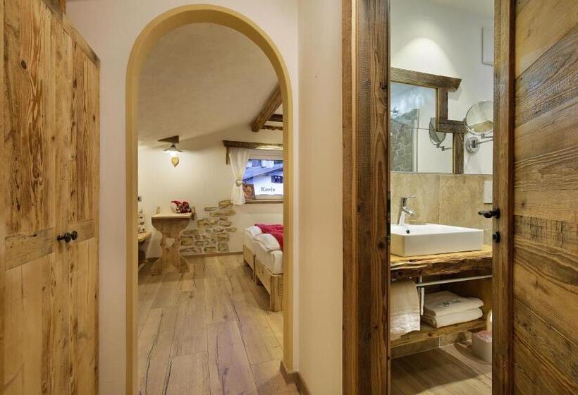 マウンテンビュースタンダードルーム, Azola