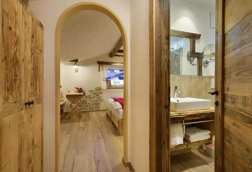 اتاق استاندارد با چشمانداز کوهستان, Azola