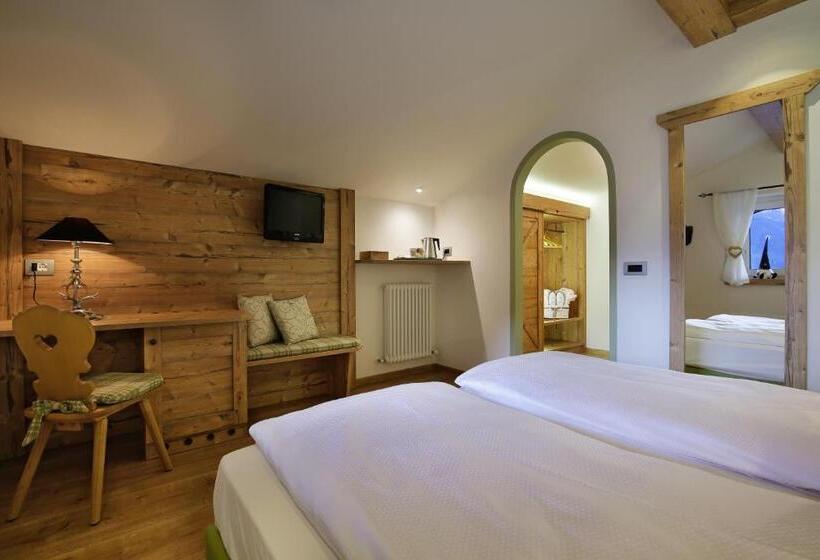 マウンテンビュースタンダードルーム, Azola