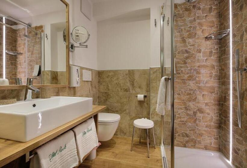 マウンテンビュースタンダードルーム, Azola