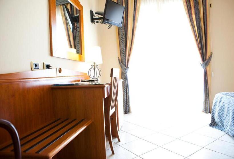 חדר סטנדרט לשלושה, Barbieri