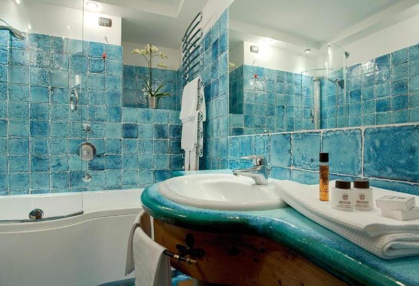 Номер Deluxe, Cortina