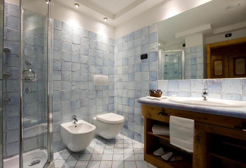 Номер Deluxe, Cortina