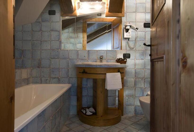 Номер Deluxe, Cortina