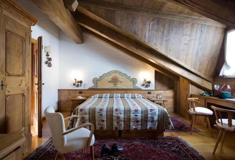 Номер Deluxe, Cortina