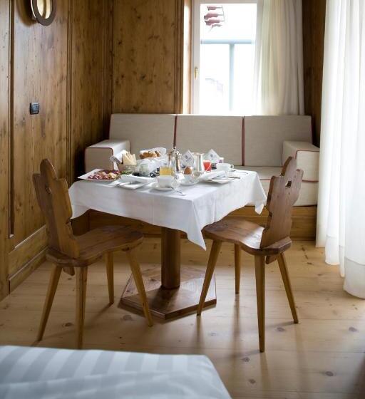 Полулюкс, Cortina