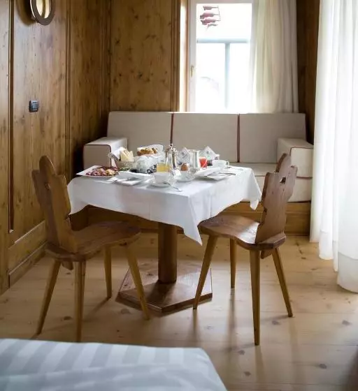 سوییت جونیور, Cortina