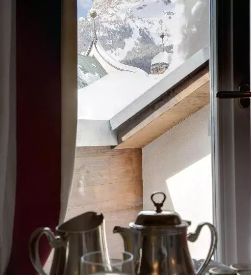 اتاق استاندارد یک نفره, Cortina