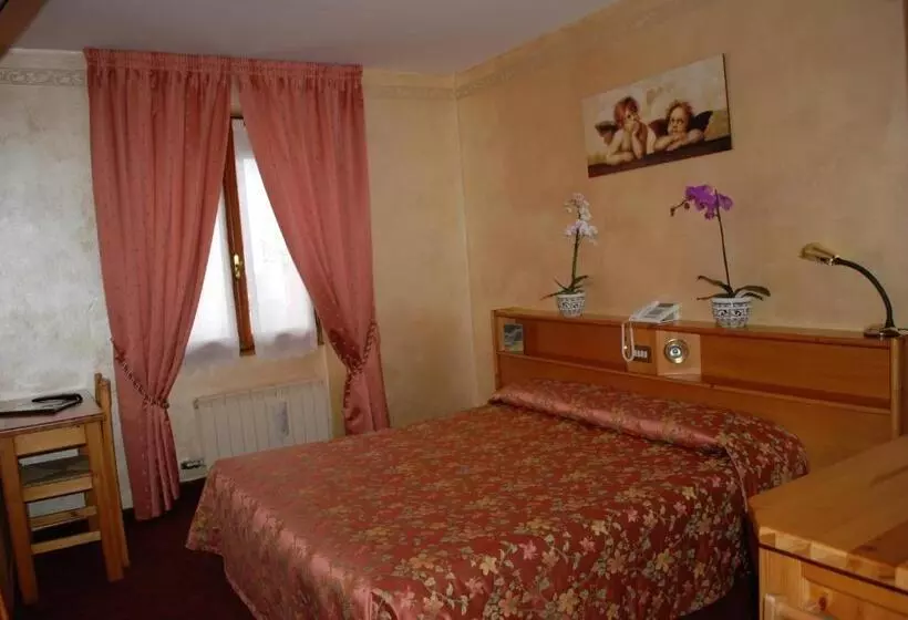 スタンダードトリプルルーム, Des Glaciers