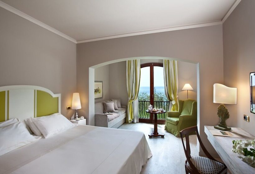 اتاق لوکس با چشم‌انداز دریا, Grand Hotel Baia Verde