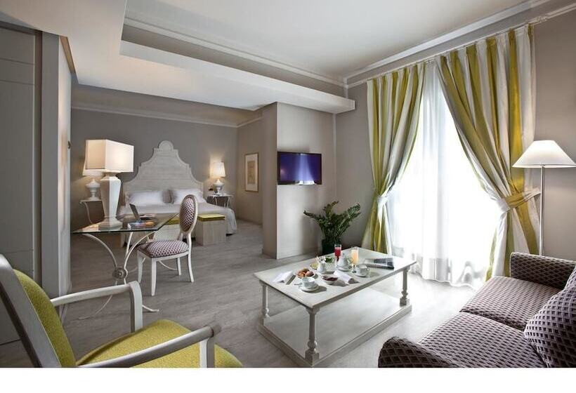 جناح جونيور, Grand Hotel Baia Verde