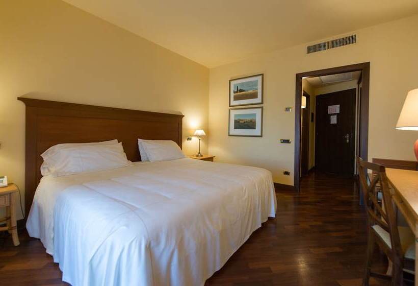 غرفة قياسية ثلاثية, Grand Hotel Baia Verde