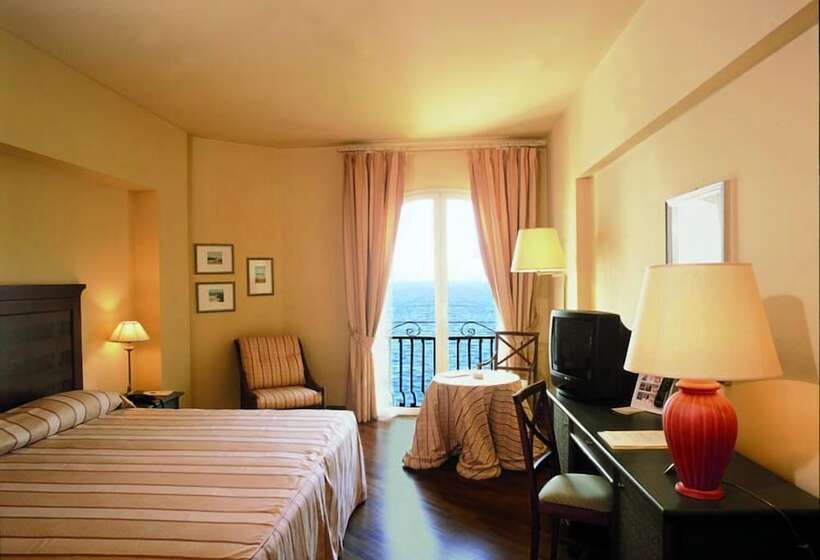 غرفة قياسية مطلّة علي البحر, Grand Hotel Baia Verde