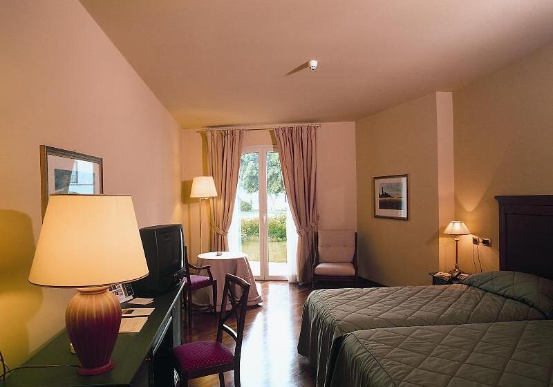 غرفة قياسية ثلاثية, Grand Hotel Baia Verde