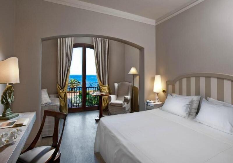 غرفة سوبيريور مطلّة علي البحر, Grand Hotel Baia Verde