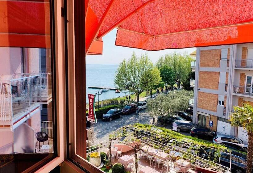 レイクビュースタンダードルーム, Kriss Internazionale