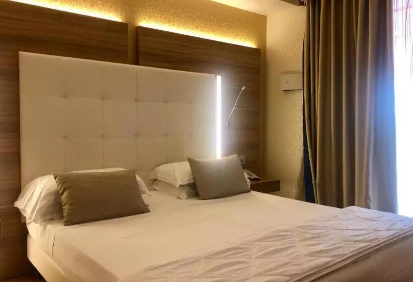 اتاق استاندارد با چشمانداز دریاچه, Kriss Internazionale