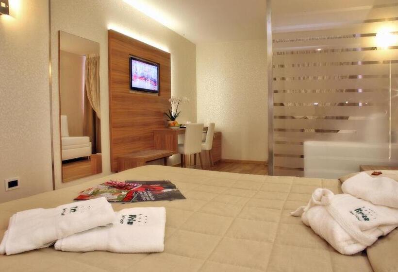 豪华湖景房, Kriss Internazionale