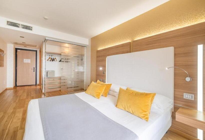 レイクビューデラックスルーム, Kriss Internazionale