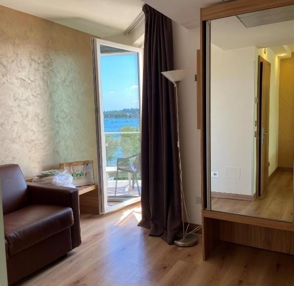 バルコニー付きジュニアスイート, Kriss Internazionale