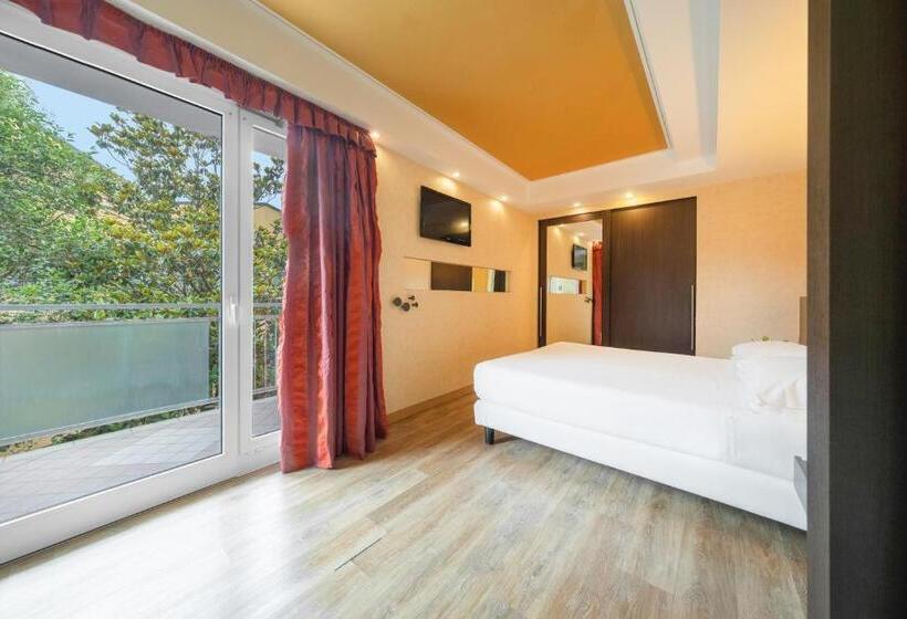 バルコニー付きスタンダードルーム, Kriss Internazionale