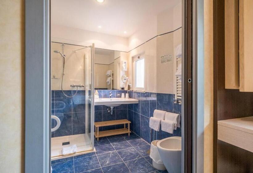 バルコニー付きスタンダードルーム, Kriss Internazionale