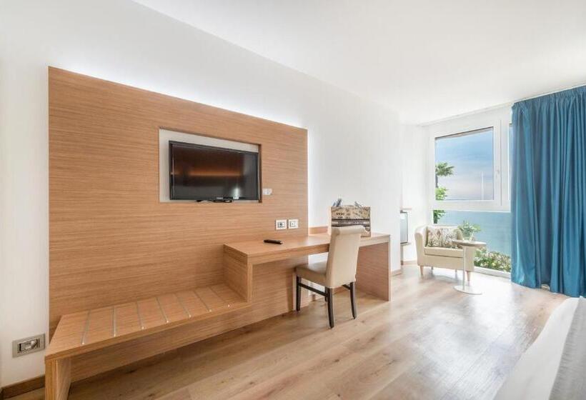 プレステージルーム, Kriss Internazionale