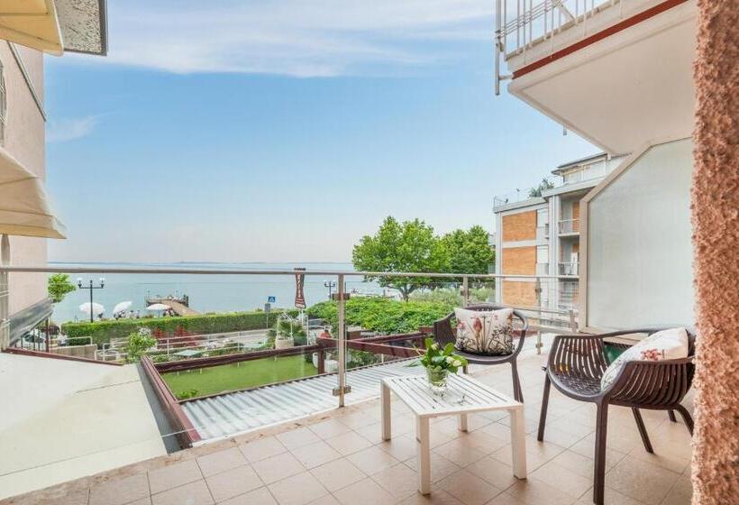 レイクビューデラックスルーム, Kriss Internazionale