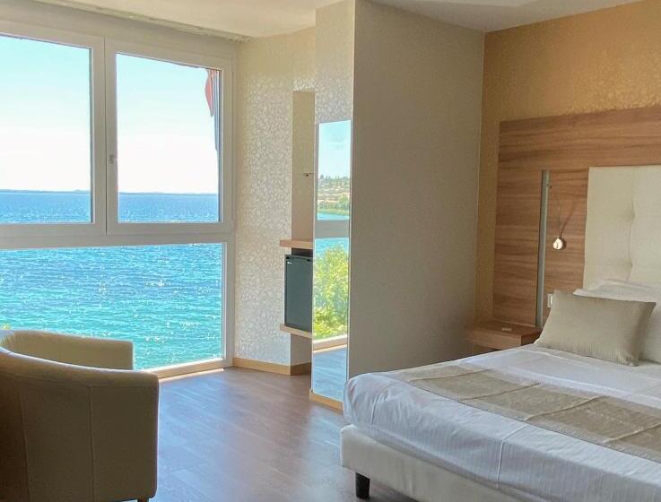 バルコニー付きジュニアスイート, Kriss Internazionale