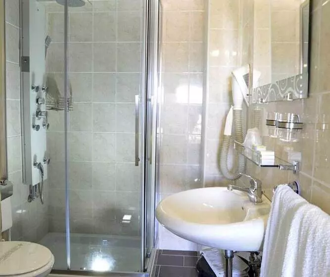 اتاق استاندارد چهارنفره با بالکن, La Margherita & Spa