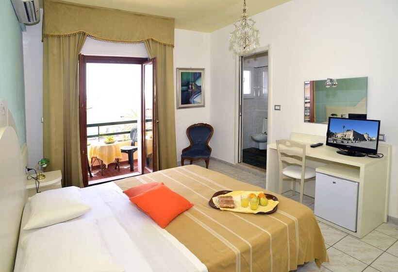 اتاق استاندارد چهارنفره با بالکن, La Margherita & Spa