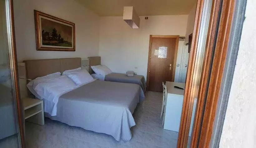 اتاق استاندارد سه تخته با بالکن, La Margherita & Spa