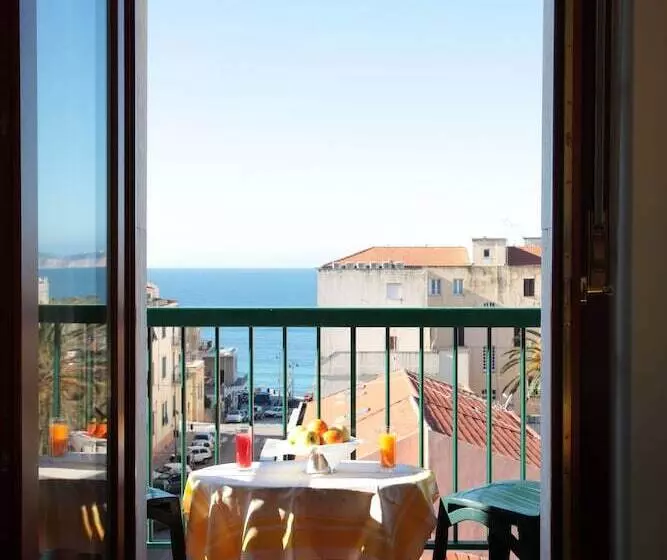 اتاق سه نفره سوپریور با چشم‌انداز دریا, La Margherita & Spa