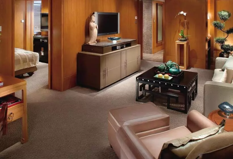 سوئیت با تخت بزرگ, Mandarin Oriental Hong Kong