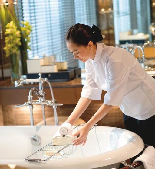 مجموعه ویستا شهر, Mandarin Oriental Hong Kong