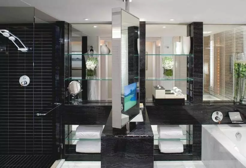 اتاق استاندارد با تخت بزرگ, Mandarin Oriental Hong Kong