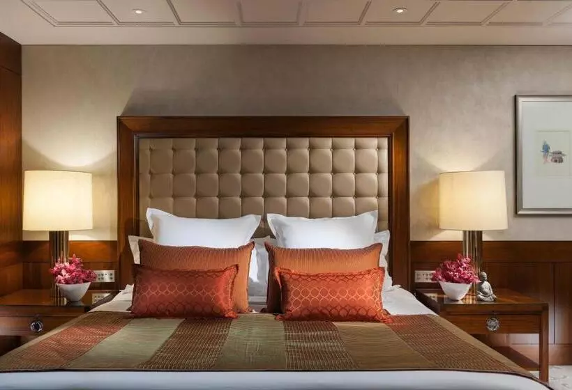 اتاق استاندارد با تخت بزرگ, Mandarin Oriental Hong Kong