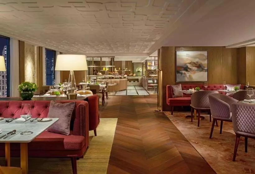 سوئیت با چشم‌انداز, Mandarin Oriental Hong Kong