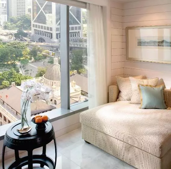 اتاق کلوب با چشم‌انداز, Mandarin Oriental Hong Kong