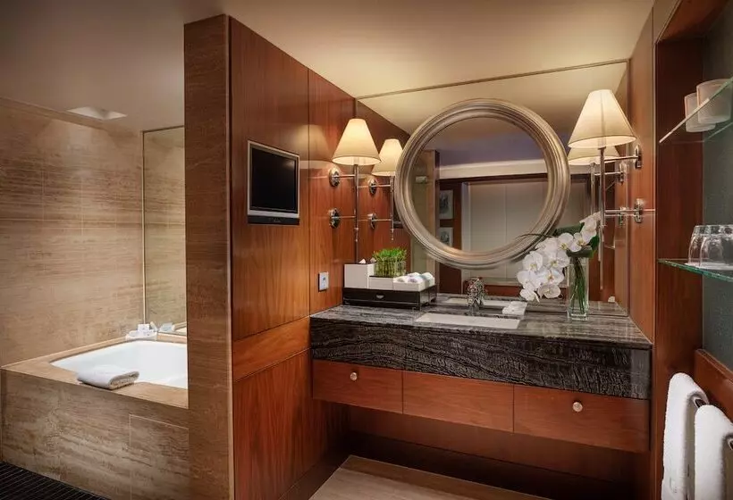 اتاق سوپریور, Mandarin Oriental Hong Kong