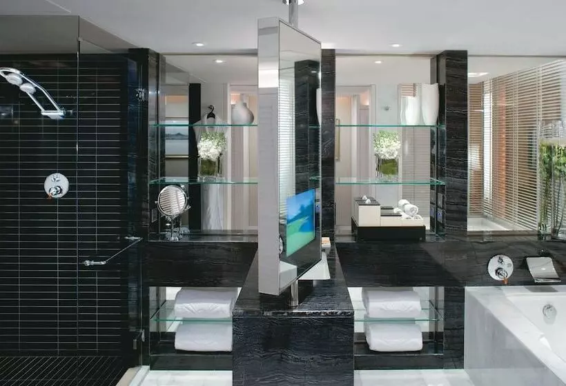 اتاق استاندارد با چشم‌انداز, Mandarin Oriental Hong Kong
