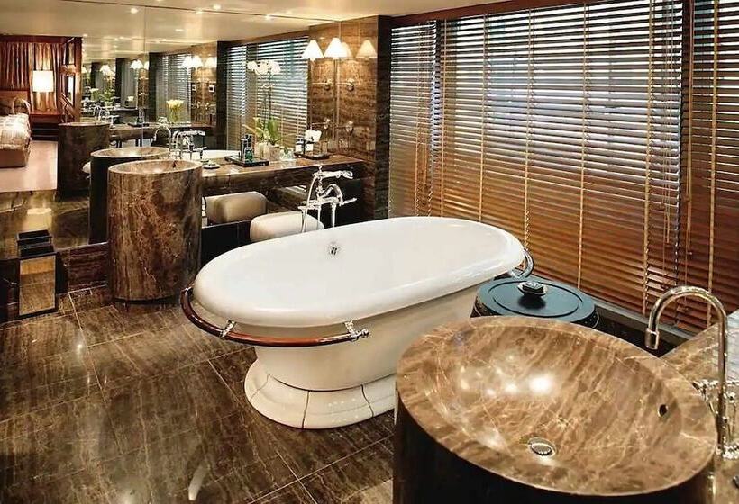 مجموعه ویستا شهر, Mandarin Oriental Hong Kong