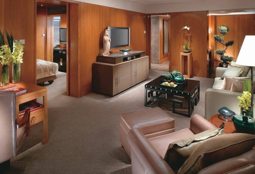 مجموعه ویستا شهر, Mandarin Oriental Hong Kong