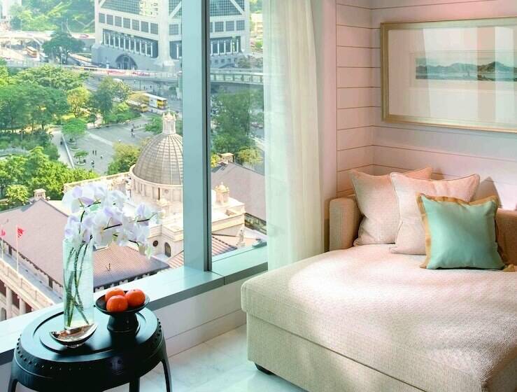 اتاق کلوب با چشم‌انداز, Mandarin Oriental Hong Kong