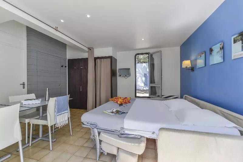 اتاق کلوب با چشم‌انداز, Mandarin Oriental Hong Kong