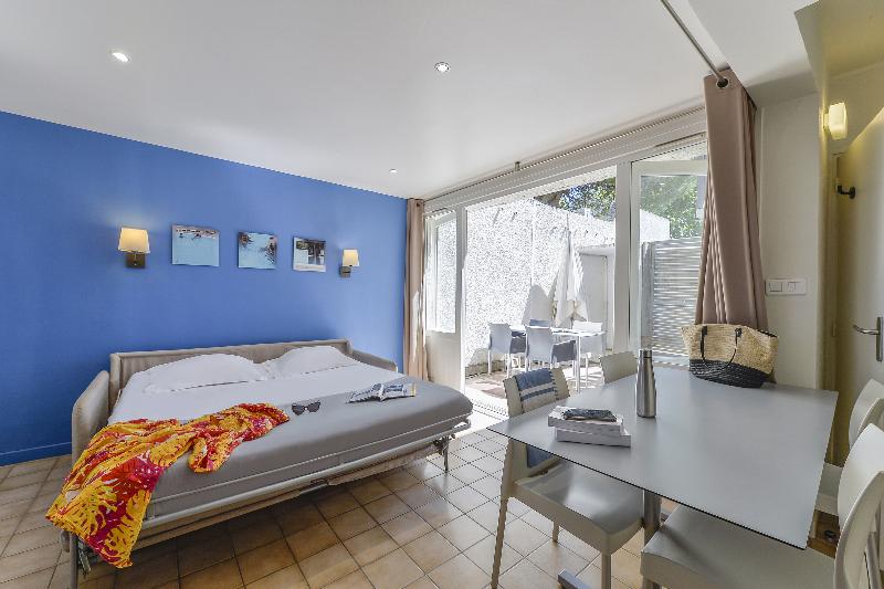 اتاق کلوب با چشم‌انداز, Mandarin Oriental Hong Kong